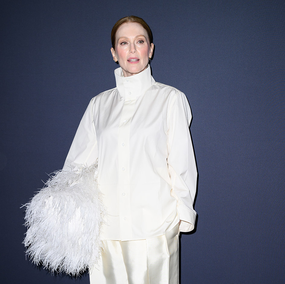 H Julianne Moore στα βραβεία Kering Women in Motion 2026 κατά τη διάρκεια του 79ου ετήσιου Φεστιβάλ Κινηματογράφου των Καννών στην Place de la Castre στις 17 Μαΐου 2026.