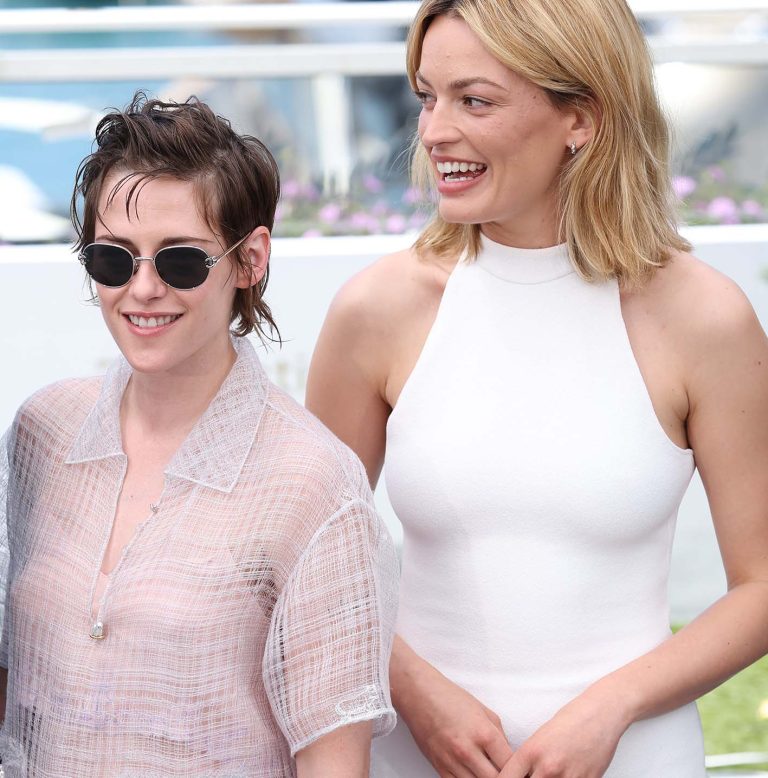 H Kristen Stewart και η Emma Mackey ποζάρουν κατά τη διάρκεια της φωτογράφισης "Full Phil" στο 79ο ετήσιο Φεστιβάλ Κινηματογράφου των Καννών στο Palais des Festivals στις 16 Μαΐου 2026.