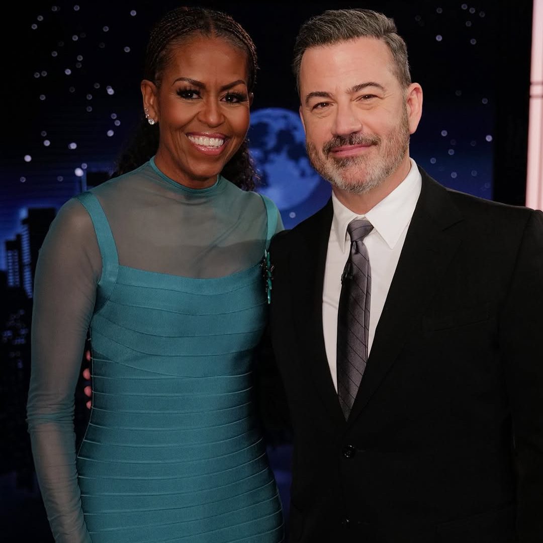 Η Michelle Obama δείχνει πώς φοράμε τα sheer τοπ την Άνοιξη 2026.