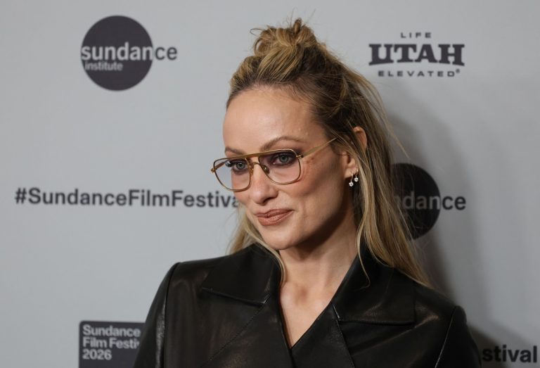 H Olivia Wilde ποζάρει στο κόκκινο χαλί στην πρεμιέρα του "I Want Your Sex" στο 2026 Sundance Film Festival στο Park City της Γιούτα, 23 Ιανουαρίου 2026