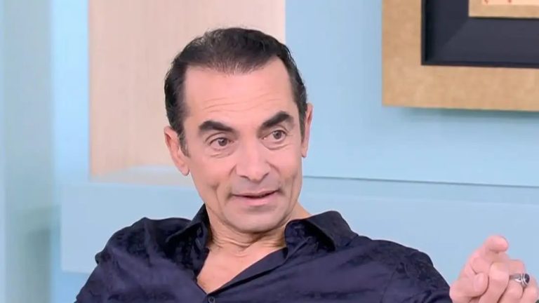 O Αλέκος Συσσοβίτης μίλησε για την προσωπική του ζωή, αλλά και την περίοδο που εγκατέλειψε τη δουλειά του για να φροντίσει τον πατέρα του, λίγο πριν φύγει από τη ζωή