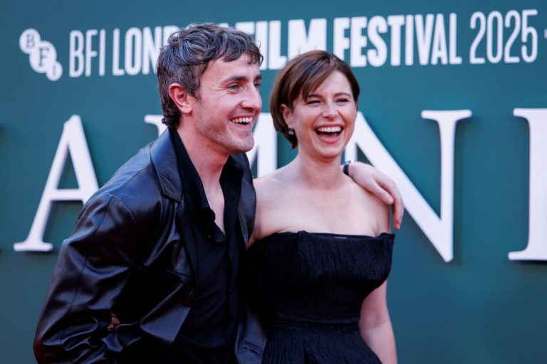 Η βραβευμένη με Όσκαρ Jessie Buckley και ο υποψήφιος για το χρυσό αγαλματίδιο Paul Mescal, οι οποίοι συμπρωταγωνίστησαν στο «Hamnet» της Chloé Zhao, ενώνουν ξανά τις δυνάμεις τους
