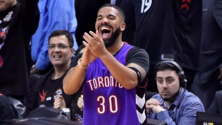 Ο Drake έγινε ο πρώτος καλλιτέχνης στην ιστορία του Billboard 200 που κατέχει ταυτόχρονα τις τρεις πρώτες θέσεις του chart