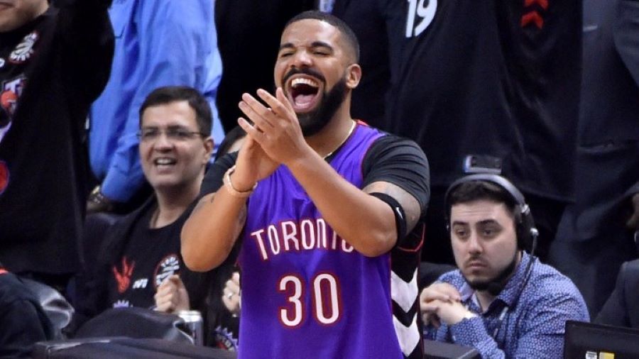 Ο Drake έγινε ο πρώτος καλλιτέχνης στην ιστορία του Billboard 200 που κατέχει ταυτόχρονα τις τρεις πρώτες θέσεις του chart