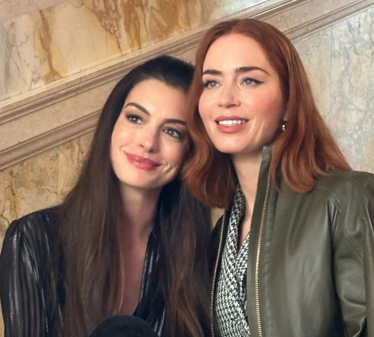Emily Blunt & Anne Hathaway