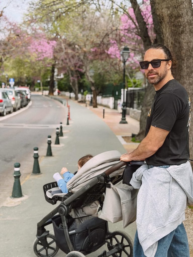 Η βόλτα του Γρηγόρη Μόργκαν με τον γιο του