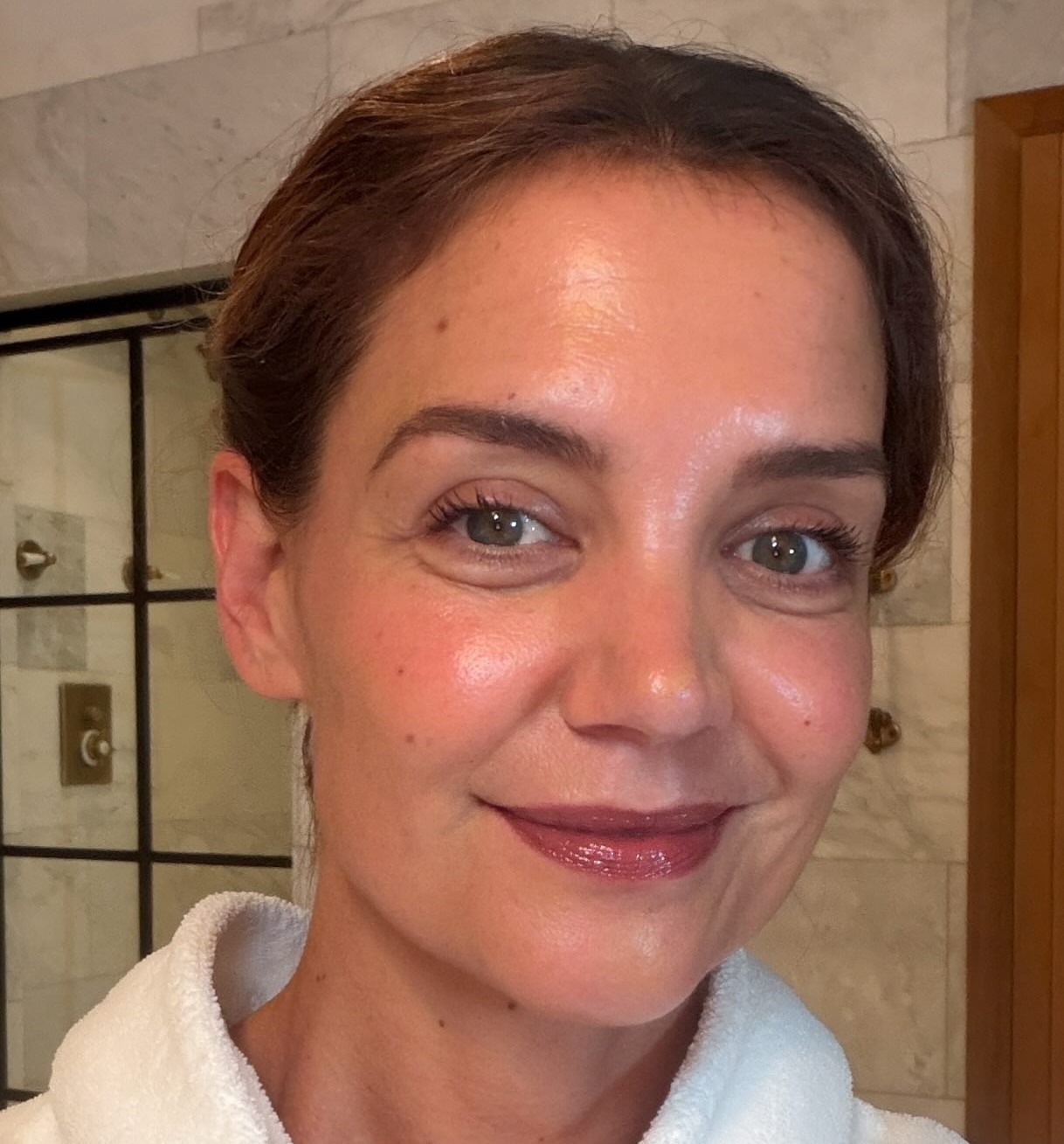 H Katie Holmes με no makeup makeup look