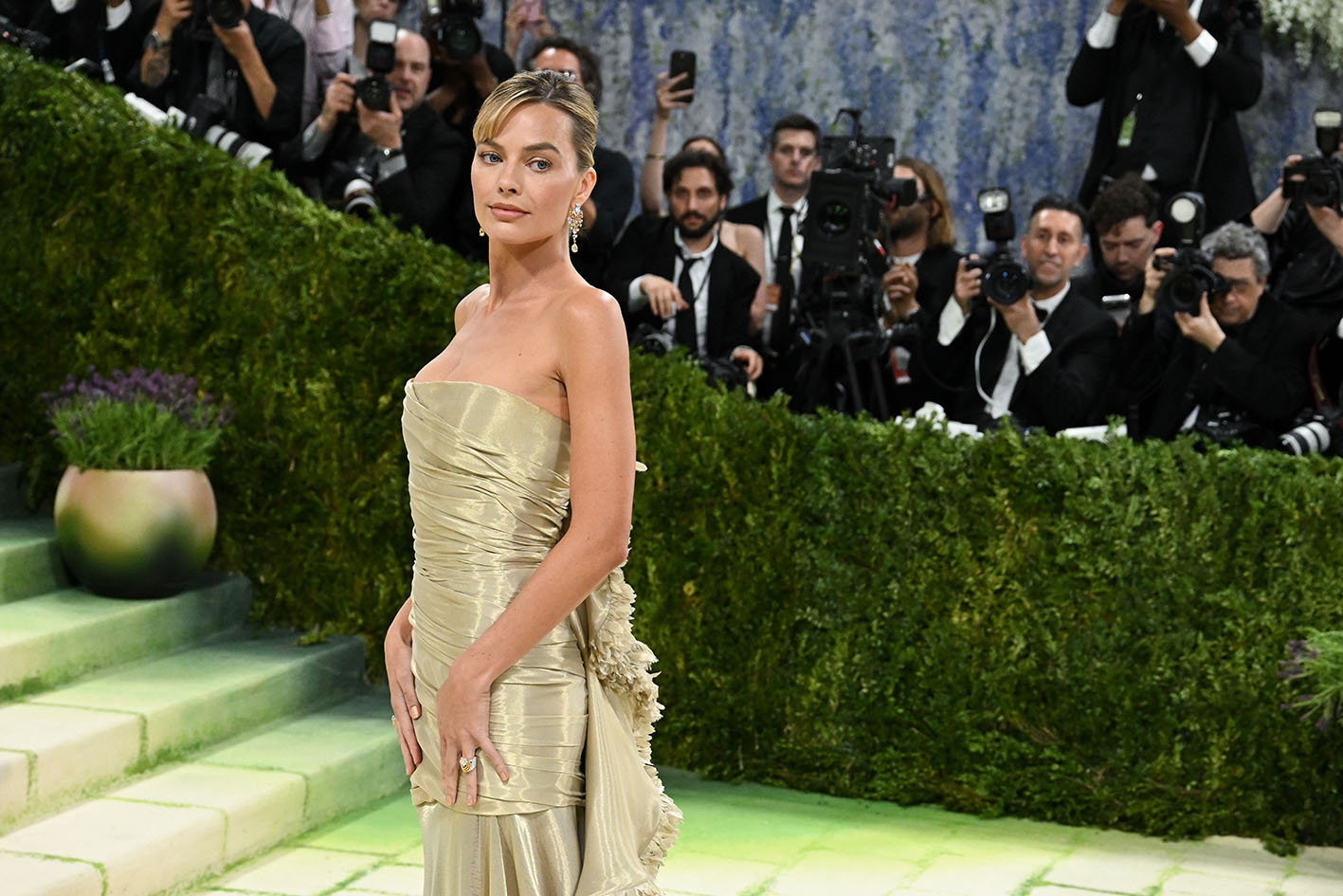 Η Margot Robbie φαίνεται να έχει διπλή αύρα.