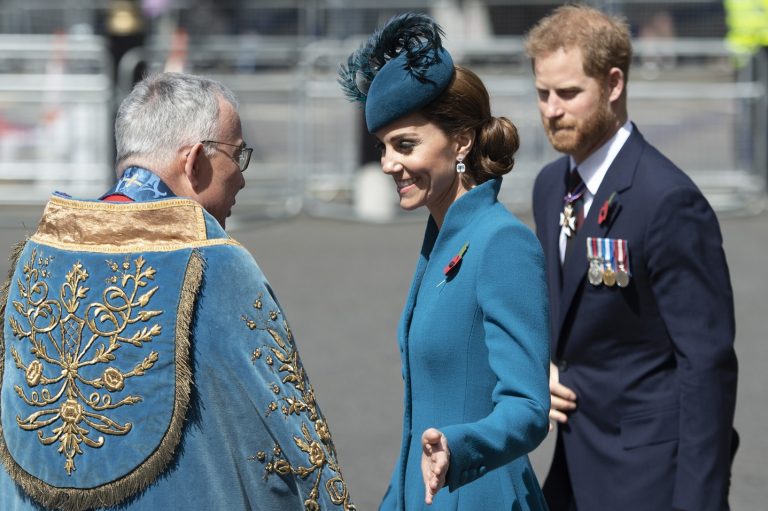 H Kate Middleton και o πρίγκιπας Harry καθώς αποχωρούν από το Αββαείο του Ουέστμινστερ, 25 Απριλίου 2019