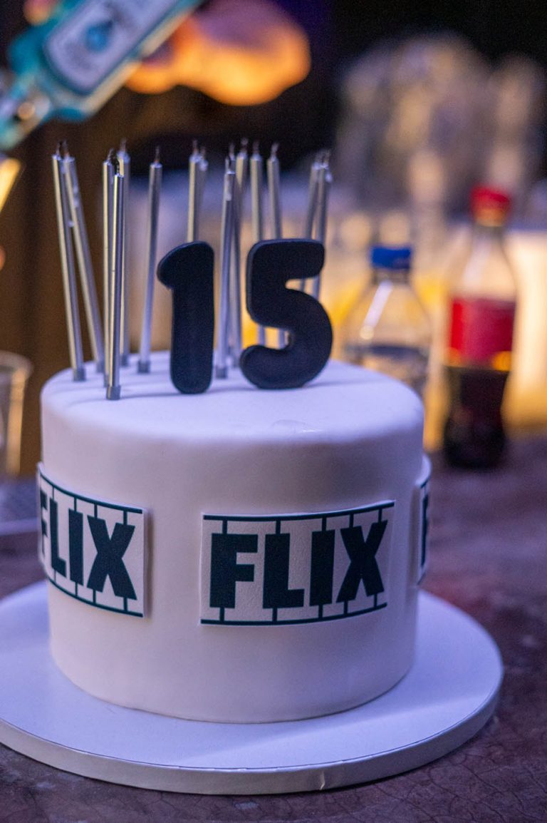 H τούρτα για τα 15 χρόνια FLIX.