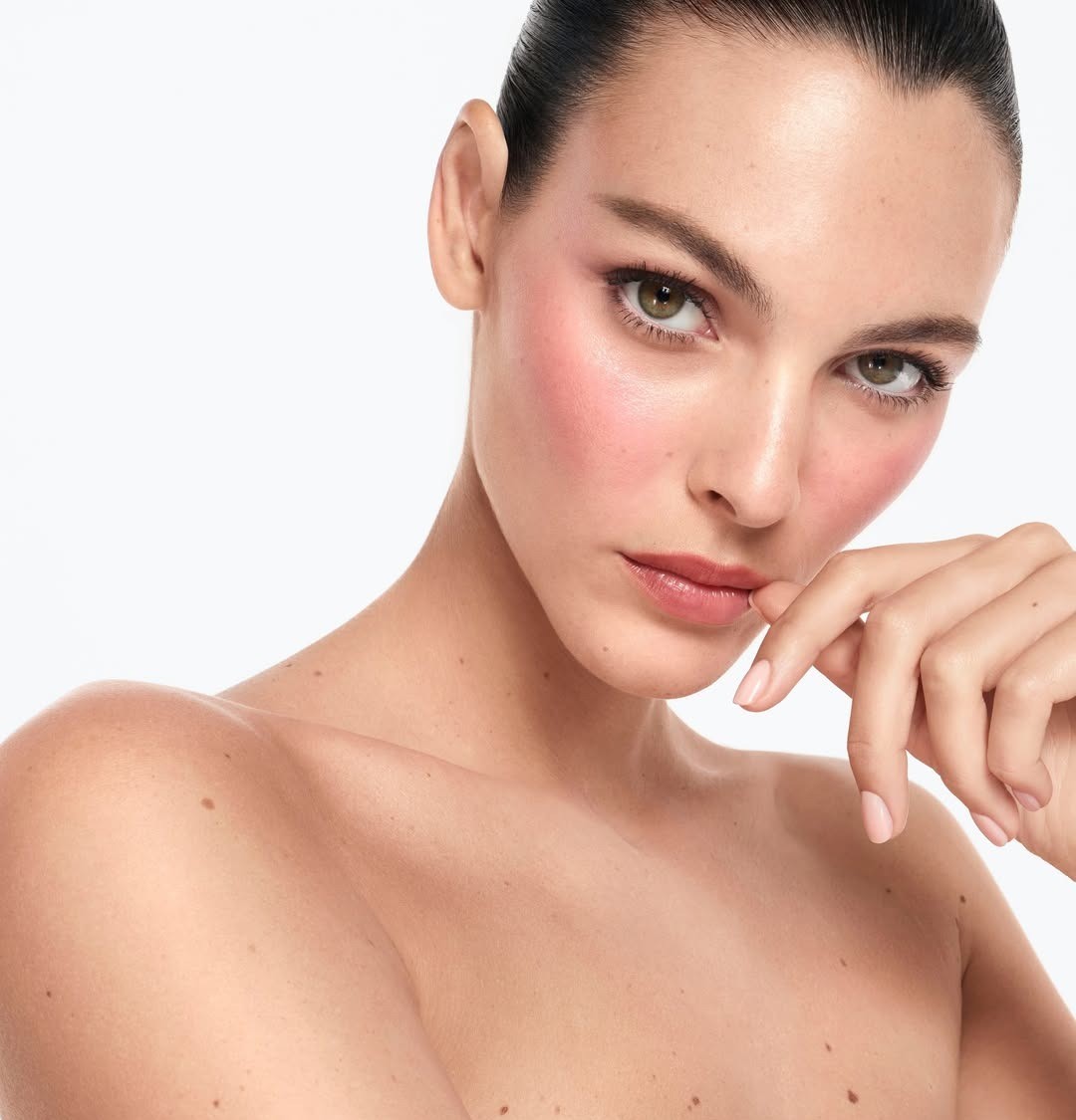 H Vittoria Ceretti το πρόσωπο του Armani Beauty