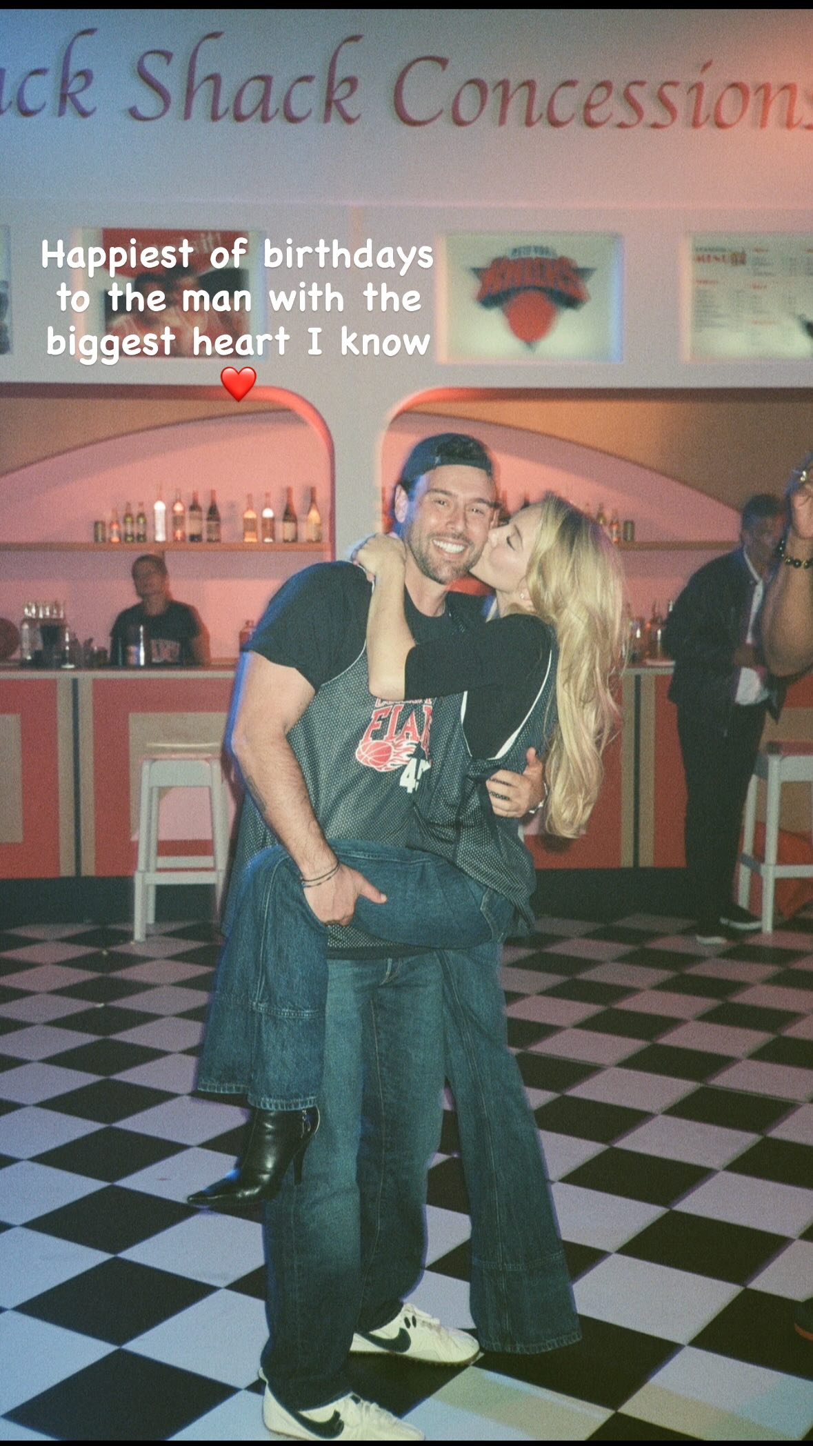 Η Sydney Sweeney αγκαλιά με τον σύντροφό της