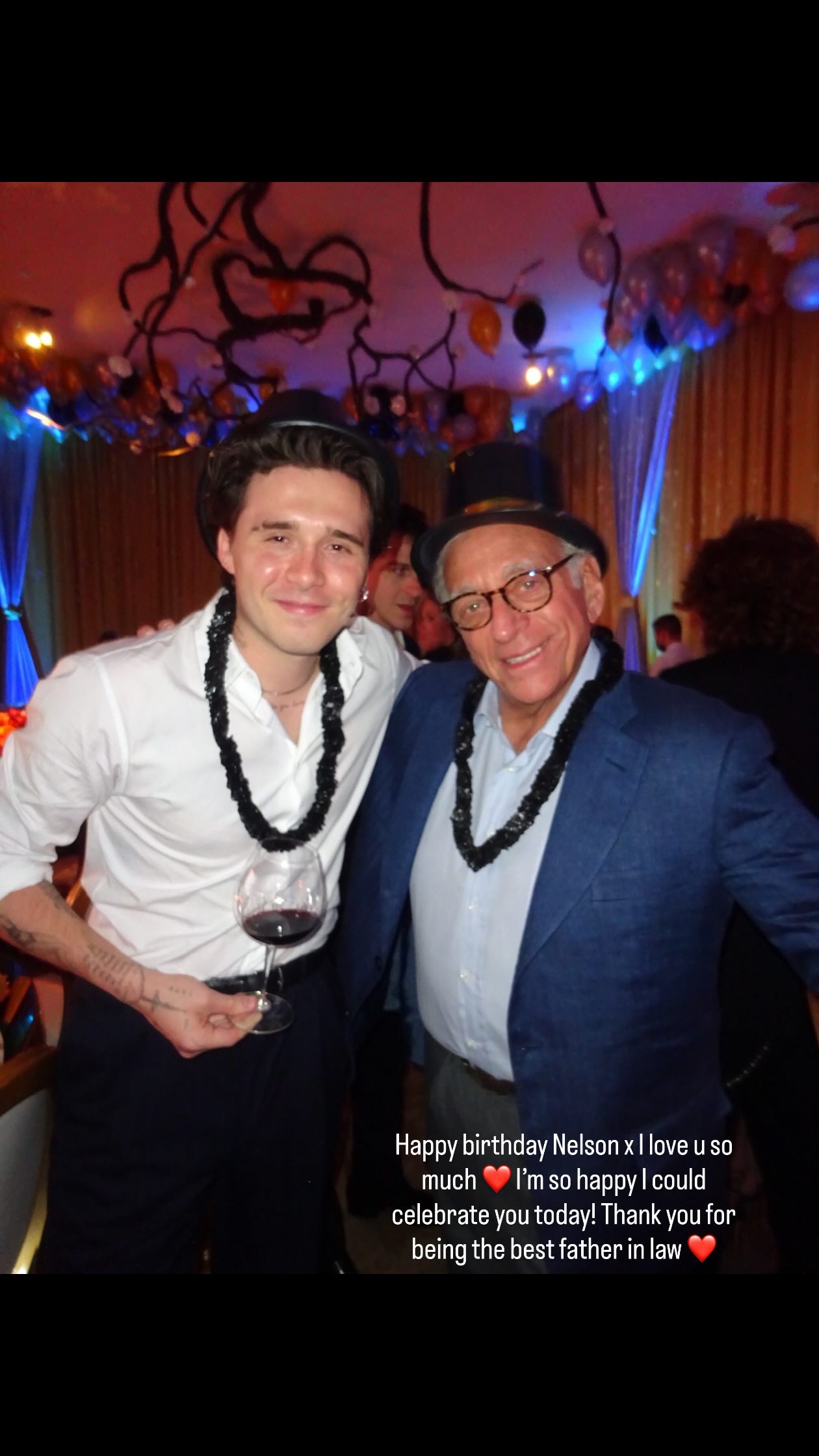 Ο Brooklyn Beckham αγκαλιά με τον πεθερό του Nelson Peltz