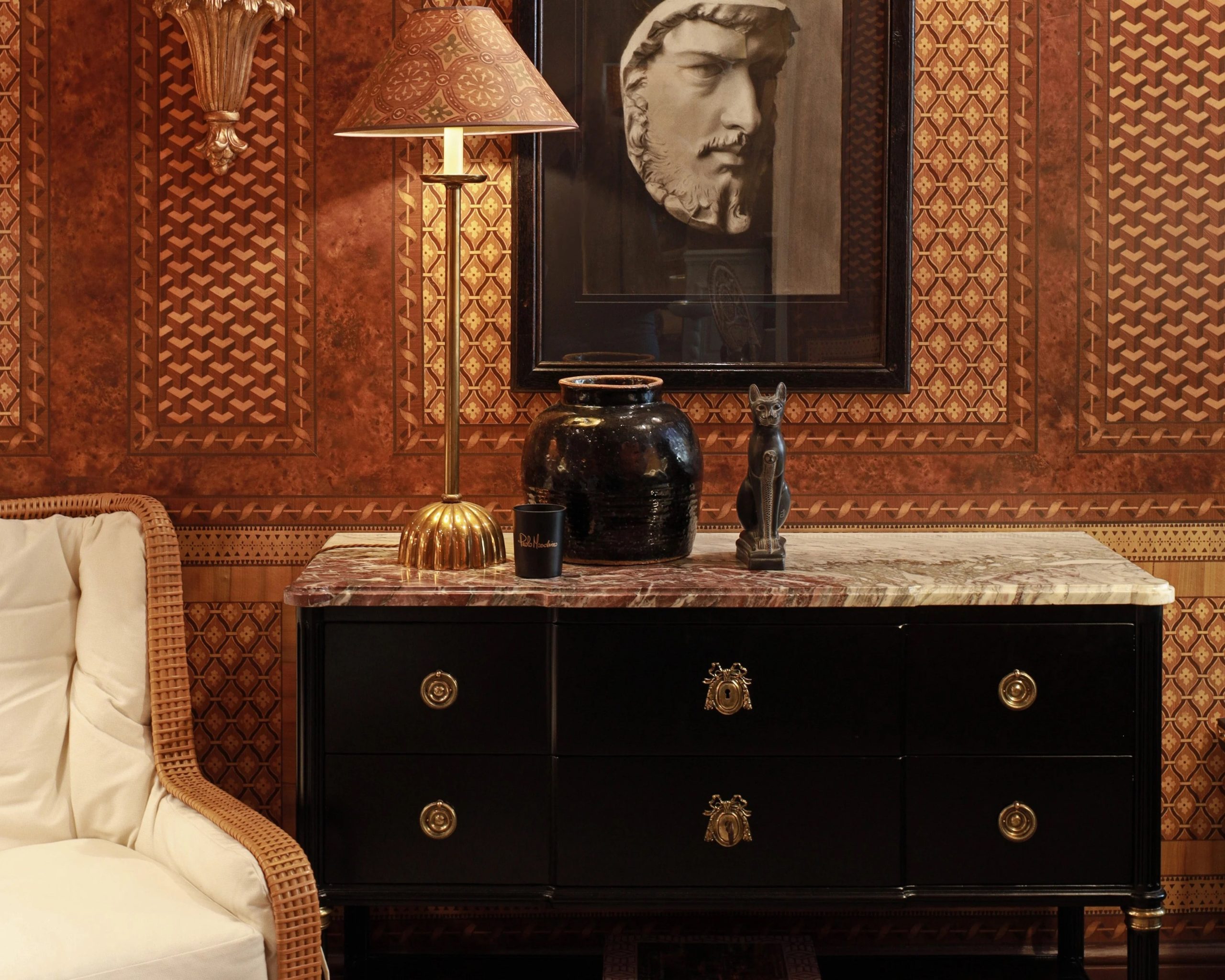 H συλλογή Antiquarium του Paolo Moschino συγκεντρώνει μοναδικά αντίκες και vintage αντικείμενα από όλο τον κόσμο.