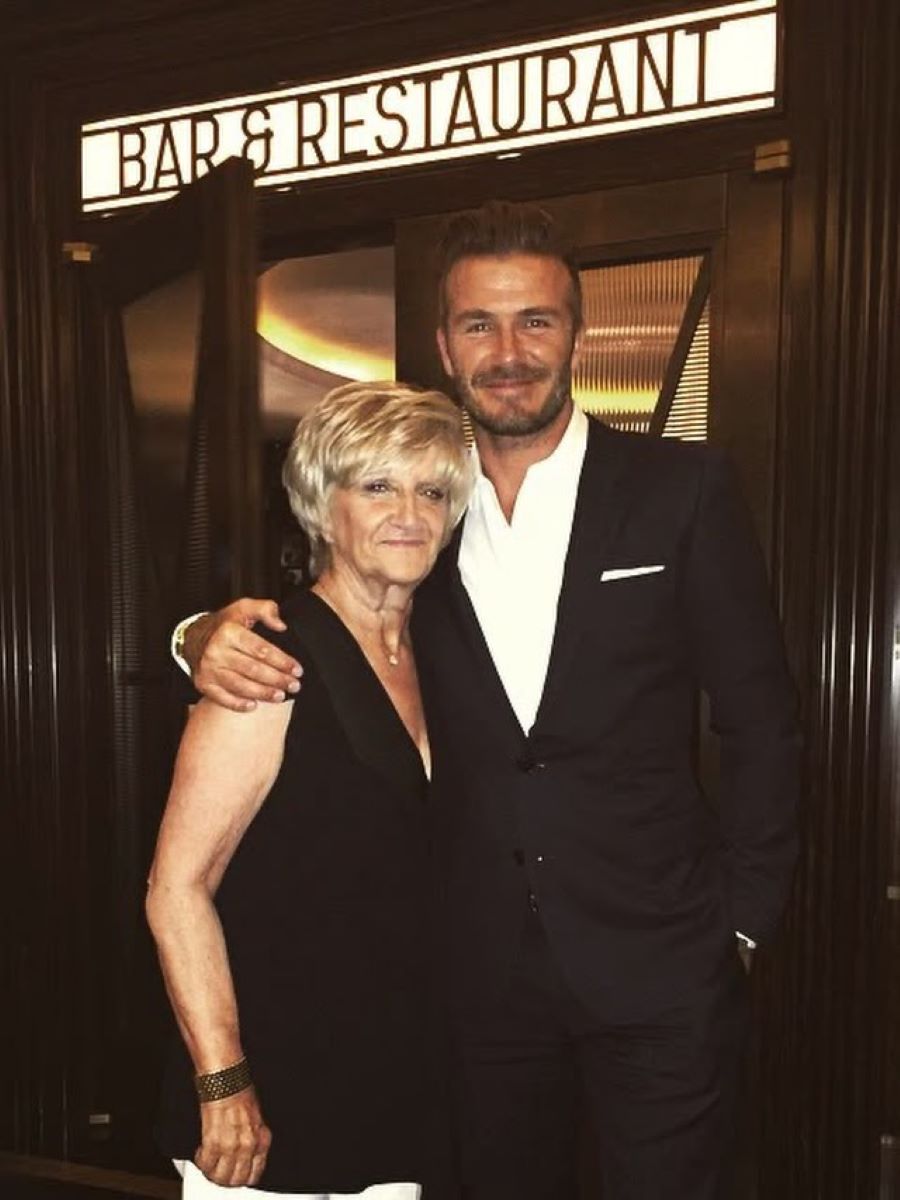 Ξεχωριστή είναι η σημερινή μέρα για τον David Beckham, καθώς έχει γενέθλια η μητέρα του.