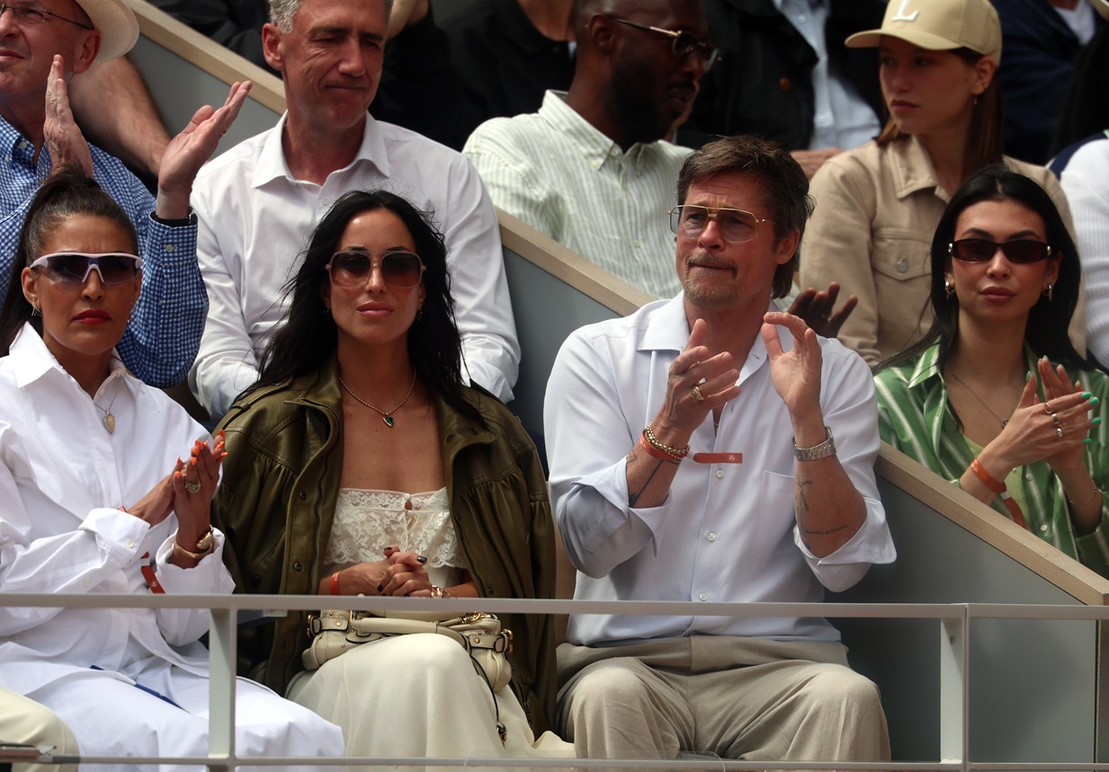 O Brad Pitt και η Ines de Ramon στον τελικό Γυναικών στο γαλλικό Open Grand Slam του Roland Garros, 6 Ιουνίου 2026