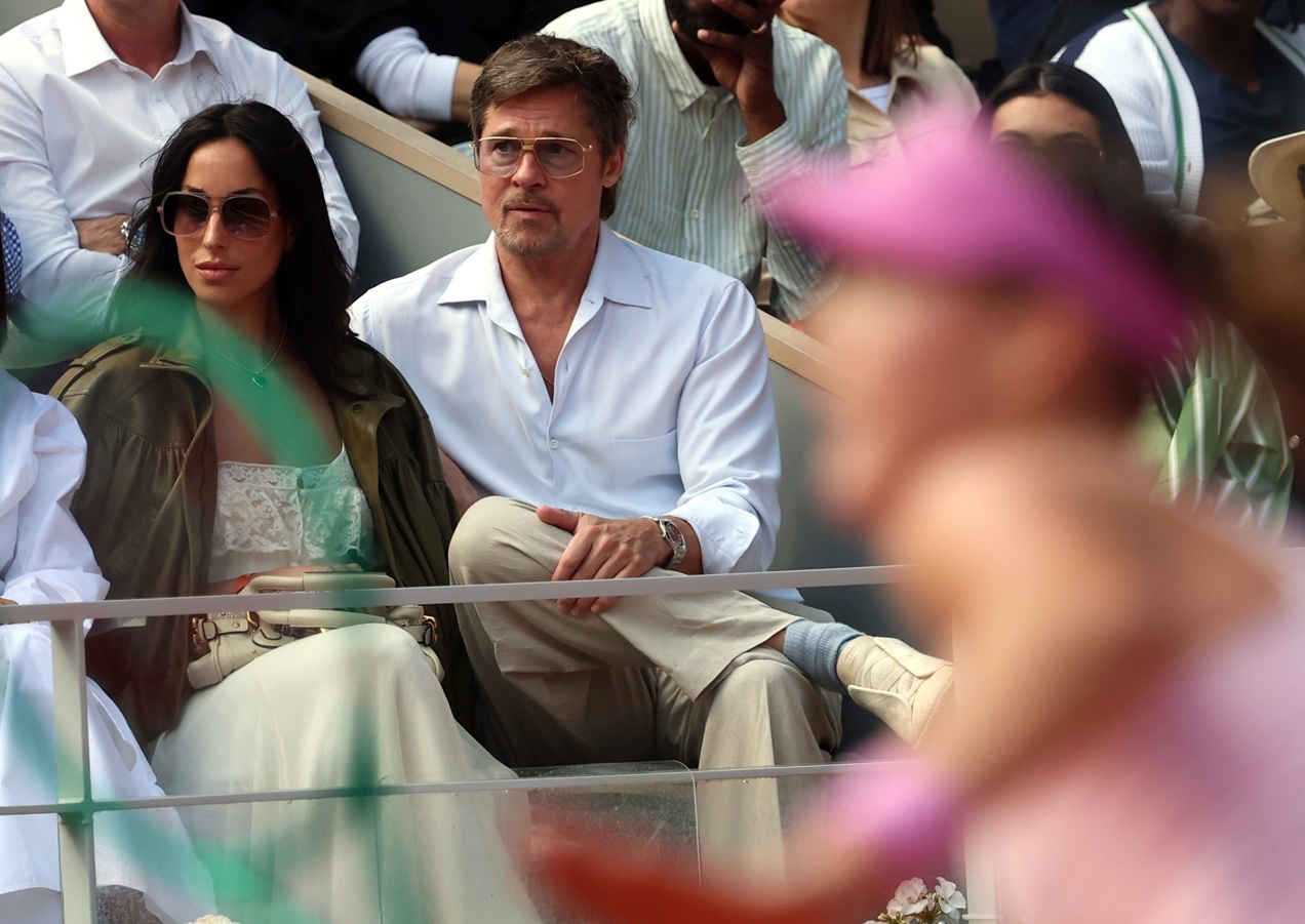 O Brad Pitt και η Ines de Ramon στον τελικό Γυναικών στο γαλλικό Open Grand Slam του Roland Garros, 6 Ιουνίου 2026