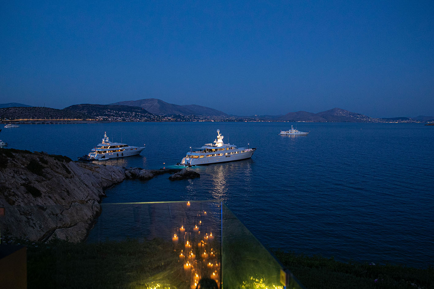 H μαγευτική θέα του Island Resort το βράδυ