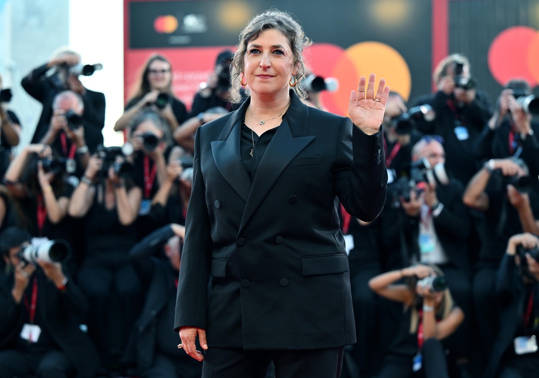 H Mayim Bialik στην προβολή του "Father Mother Sister Brother" στο πλαίσιο του 82ου Φεστιβάλ Βενετίας, 31 Αυγούστου 2025
