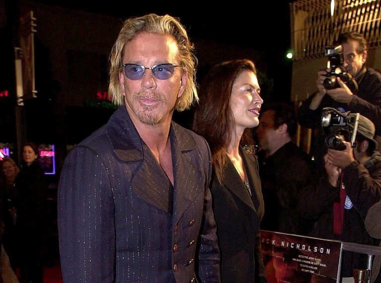O Mickey Rourke και η Carre Otis στην πρεμιέρα της νέας του ταινίας "The Pledge" στο Χόλιγουντ, 9 Ιανουαρίου 2001