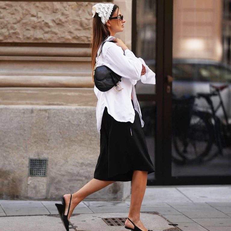 Σικάτο ασπρόμαυρο office look ιδανικό για τον καύσωνα, που αναδεικνύει την κομψότητα της tailored βερμούδας ως εναλλακτική του κλασικού παντελονιού κοστουμιού.