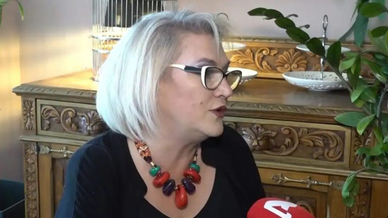 Η Αλεξάνδρα Τσόλκα παραχώρησε συνέντευξη στην εκπομπή "Super Κατερίνα". Η γνωστή δημοσιογράφος μίλησε μεταξύ άλλων για το τηλεοπτικό της μέλλον, αλλά και το τοπίο της επόμενης σεζόν.