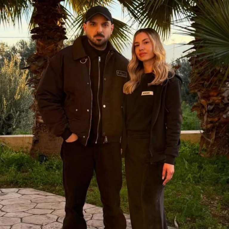 O Apon με τη σύντροφό του Έφη Παππά