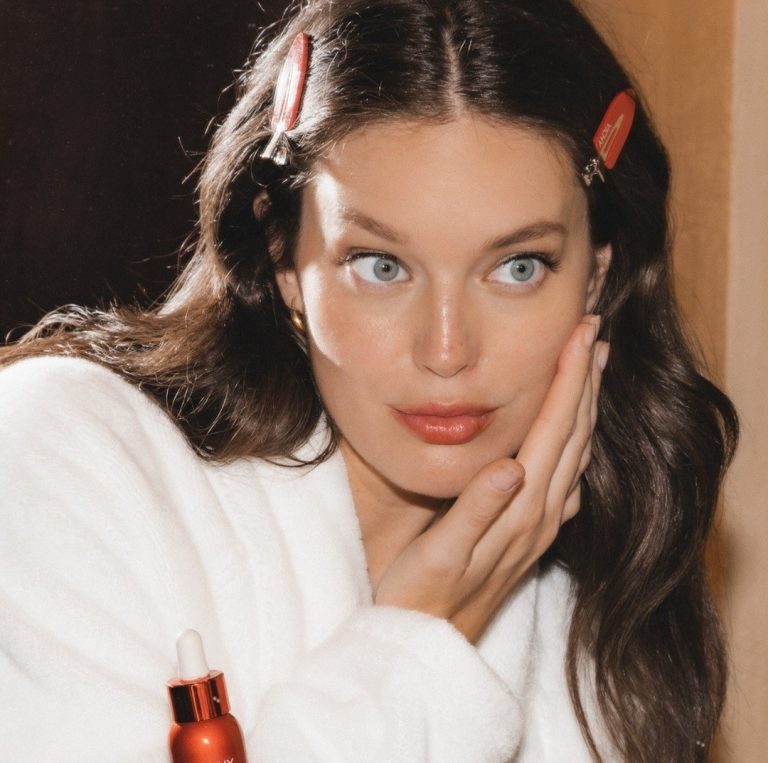 Emily DiDonato με collagen booster της Vichy