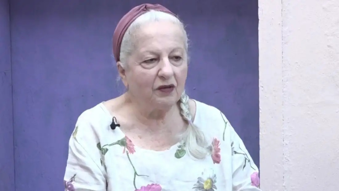 Η Ελένη Γερασιμίδου μίλησε για τη συνεργασία με τον σύζυγό της, Αντώνη Ξένο, στην κωμωδία «Stand-upάντεχα», την κόρη τους και την επιστροφή της στην τηλεόραση.