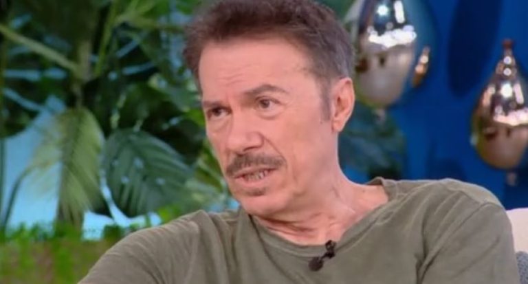 Ο Λάζαρος Γεωργακόπουλος μίλησε μεταξύ άλλων για την κόρη του, Joanne, η οποία είναι τραγουδίστρια, αλλά και για τη σχέση του με την σύζυγό του.
