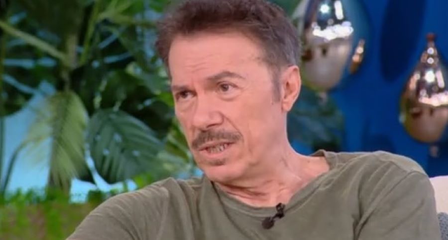 Ο Λάζαρος Γεωργακόπουλος μίλησε μεταξύ άλλων για την κόρη του, Joanne, η οποία είναι τραγουδίστρια, αλλά και για τη σχέση του με την σύζυγό του.