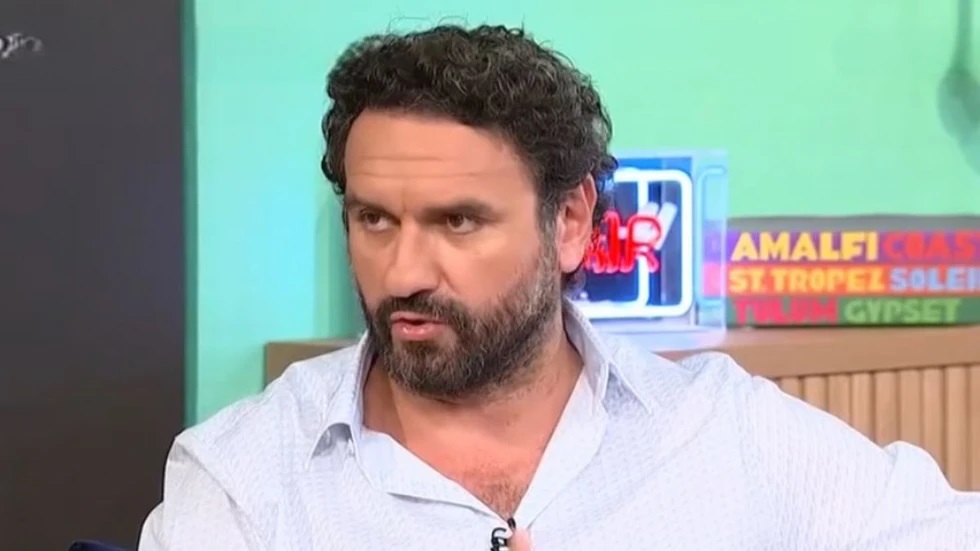 Ο Μελέτης Ηλίας ήταν καλεσμένος στην εκπομπή "Στούντιο 4" το απόγευμα της Παρασκευής. Ο γνωστός ηθοποιός μίλησε μεταξύ άλλων για την πορεία του στο θέατρο.