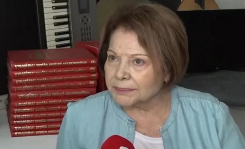H Πίτσα Παπαδοπούλου μίλησε μεταξύ άλλων για την πορεία της στον χώρο, για τη συνεργασία της με τον Μανώλη Χιώτη, αλλά και για τη συμβουλή που θα έδινε στους νέους καλλιτέχνες.