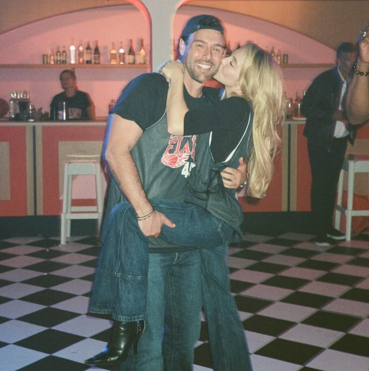 Η Sydney Sweeney αγκαλιά με τον σύντροφό της