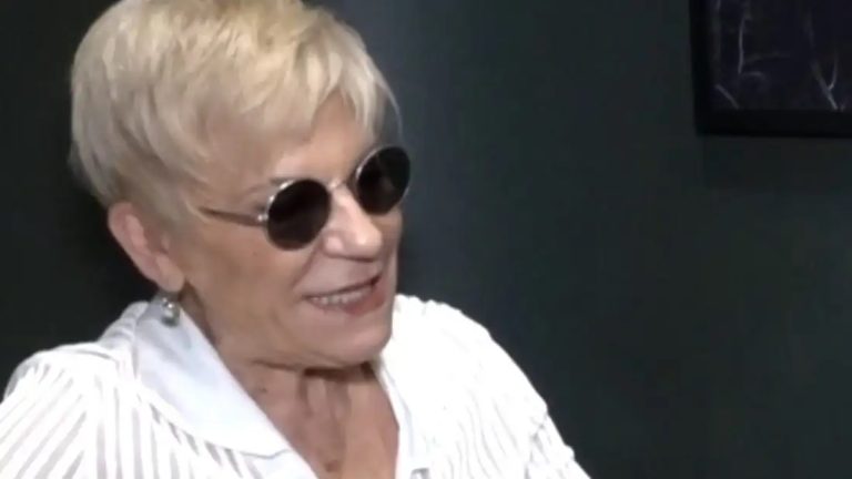 H Χρύσα Ρώπα μίλησε για τα τραύματα της παιδικής ηλικίας, τη μονογονεϊκή οικογένεια που δημιούργησε με τον γιο της,