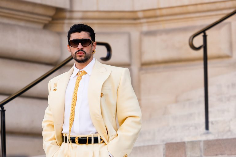 O Bad Bunny παρακολουθεί την επίδειξη Schiaparelli Haute Couture Φθινόπωρο/Χειμώνας 2026/2027 στο πλαίσιο της Εβδομάδας Μόδας του Παρισιού στις 6 Ιουλίου 2026 στο Παρίσι.
