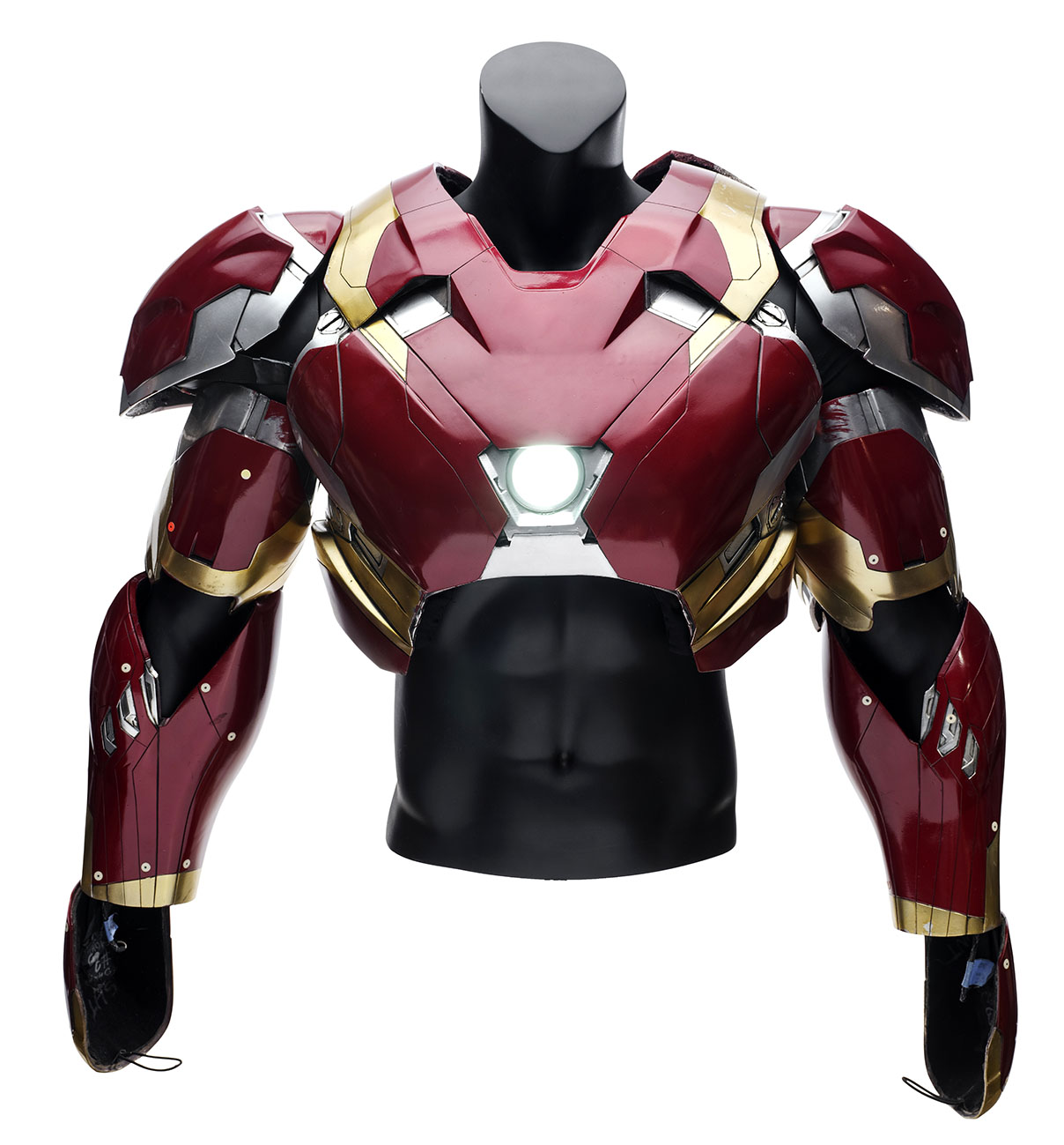 CAPTAIN AMERICA CIVIL WAR (2016). Η φωτισμένη πανοπλία του Iron Man του Tony Stark.