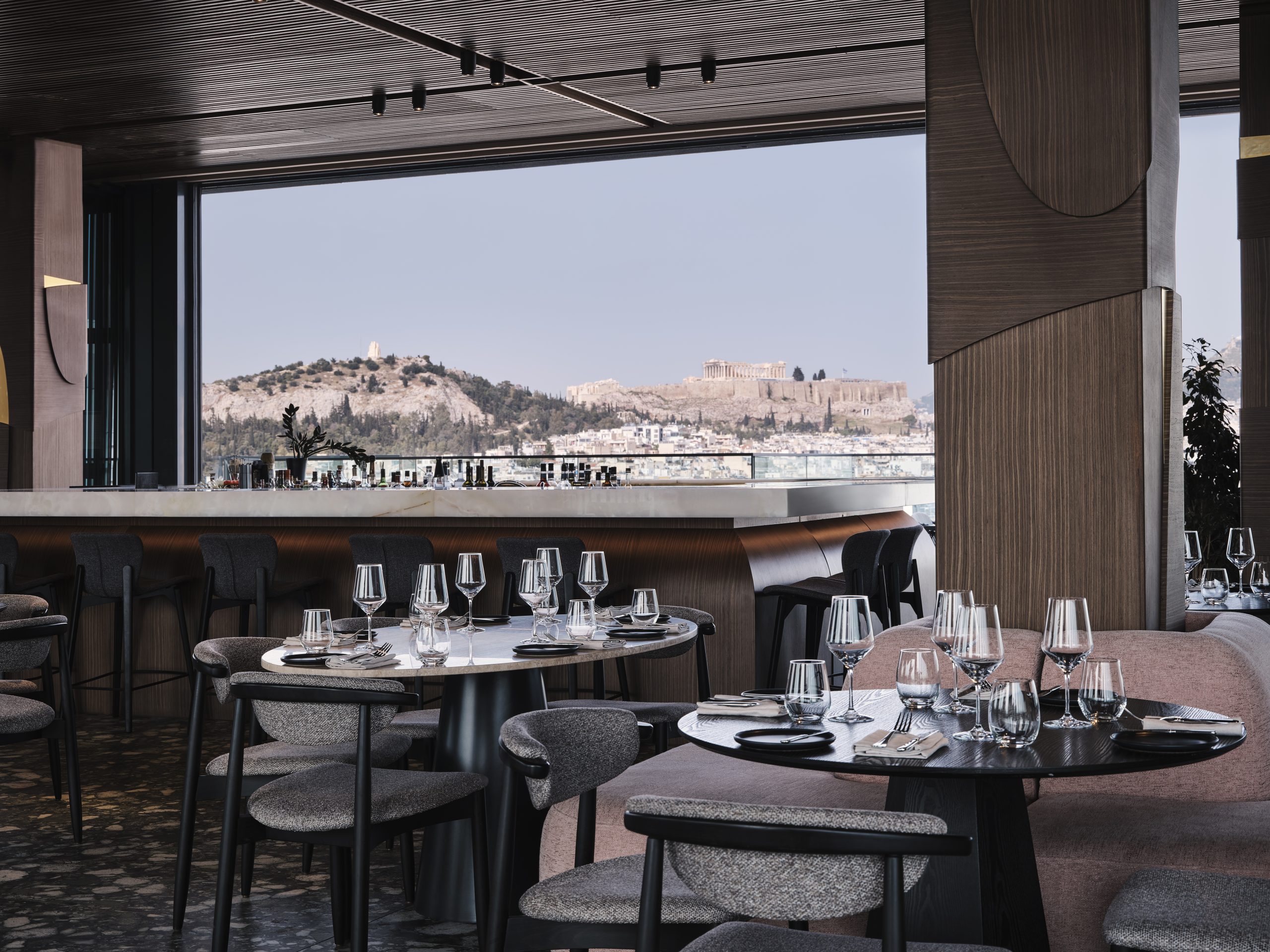 Εστιατόριο στον 8ο όροφο του Grand Hyatt Athens με πανοραμική θέα στην Ακρόπολη