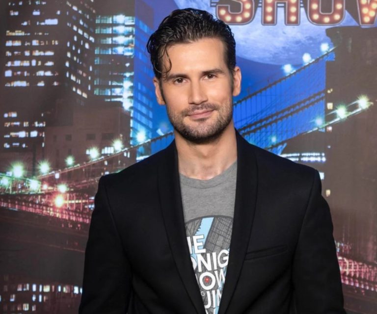 Ο Αναστάσης Ροϊλός στο The 2night Show