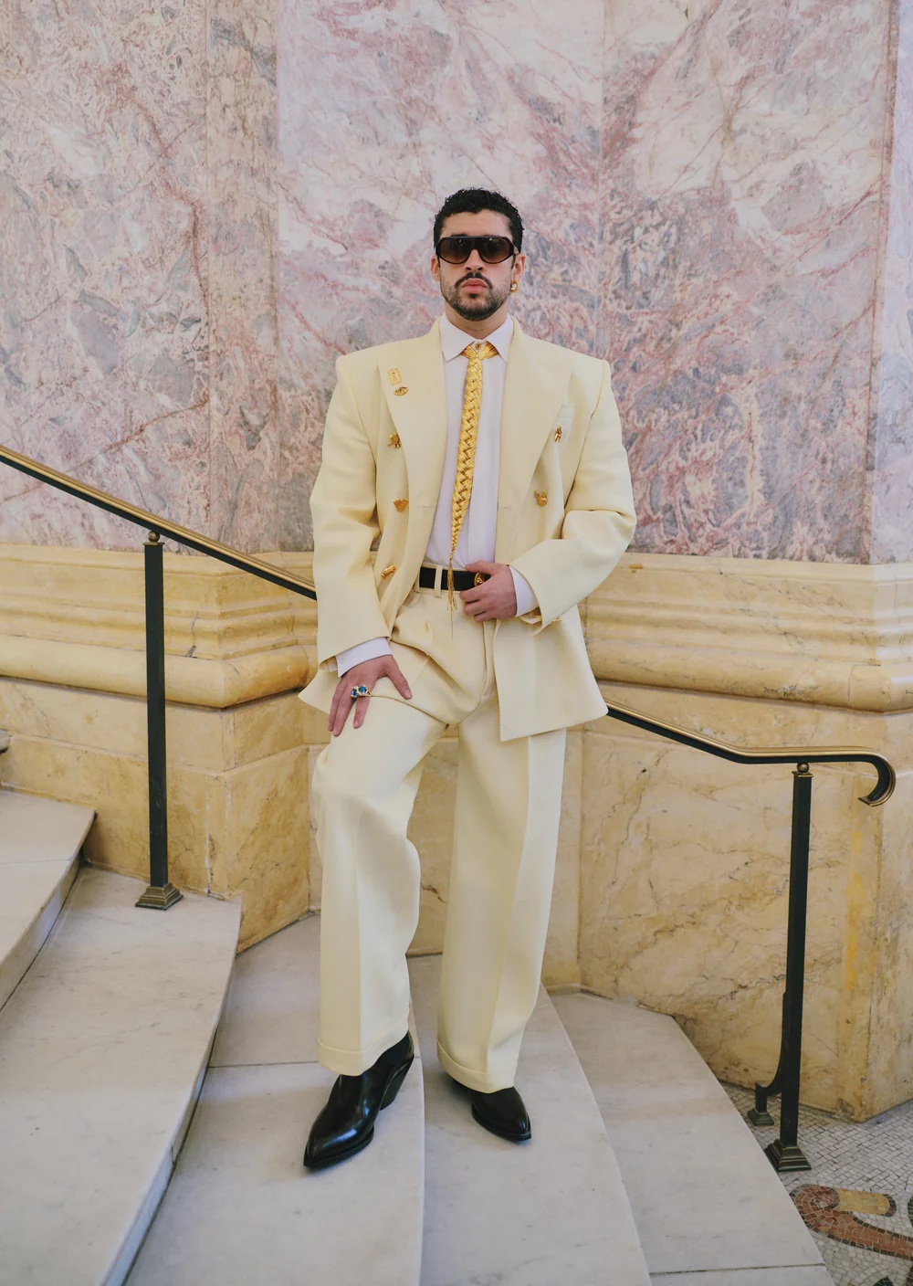 O Bad Bunny παρακολουθεί την επίδειξη Schiaparelli Haute Couture Φθινόπωρο/Χειμώνας 2026/2027 στο πλαίσιο της Εβδομάδας Μόδας του Παρισιού στις 6 Ιουλίου 2026 στο Παρίσι.
