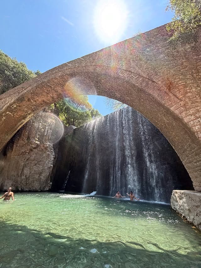 Η τοξωτή γέφυρα της Παλαιοκαρυάς Τρικάλων
