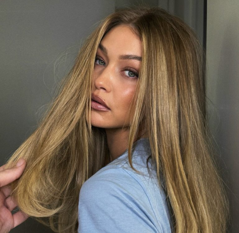 H Gigi Hadid με χτένισμα από τον Δημήτρη Γιαννέτο