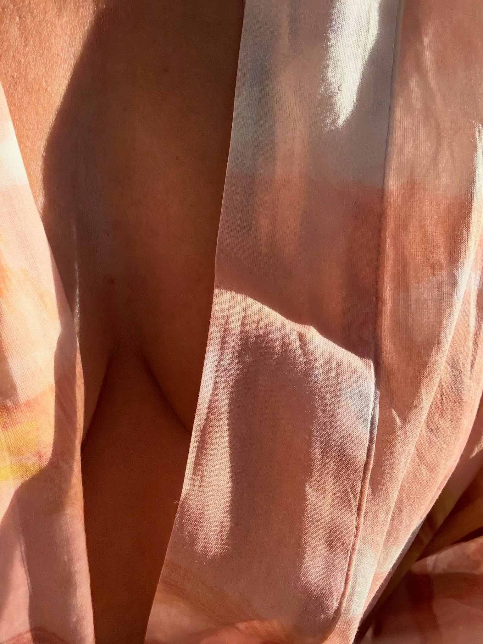 Η ανάρτηση της Halle Berry με φλοράλ ρόμπα, γέμισε αμέσως με μηνύματα αγάπης και υποστήριξης, με πολλούς followers να της απαντούν πως η αγάπη που λαμβάνει είναι αντανάκλαση της θετικής ενέργειας που εκπέμπει.