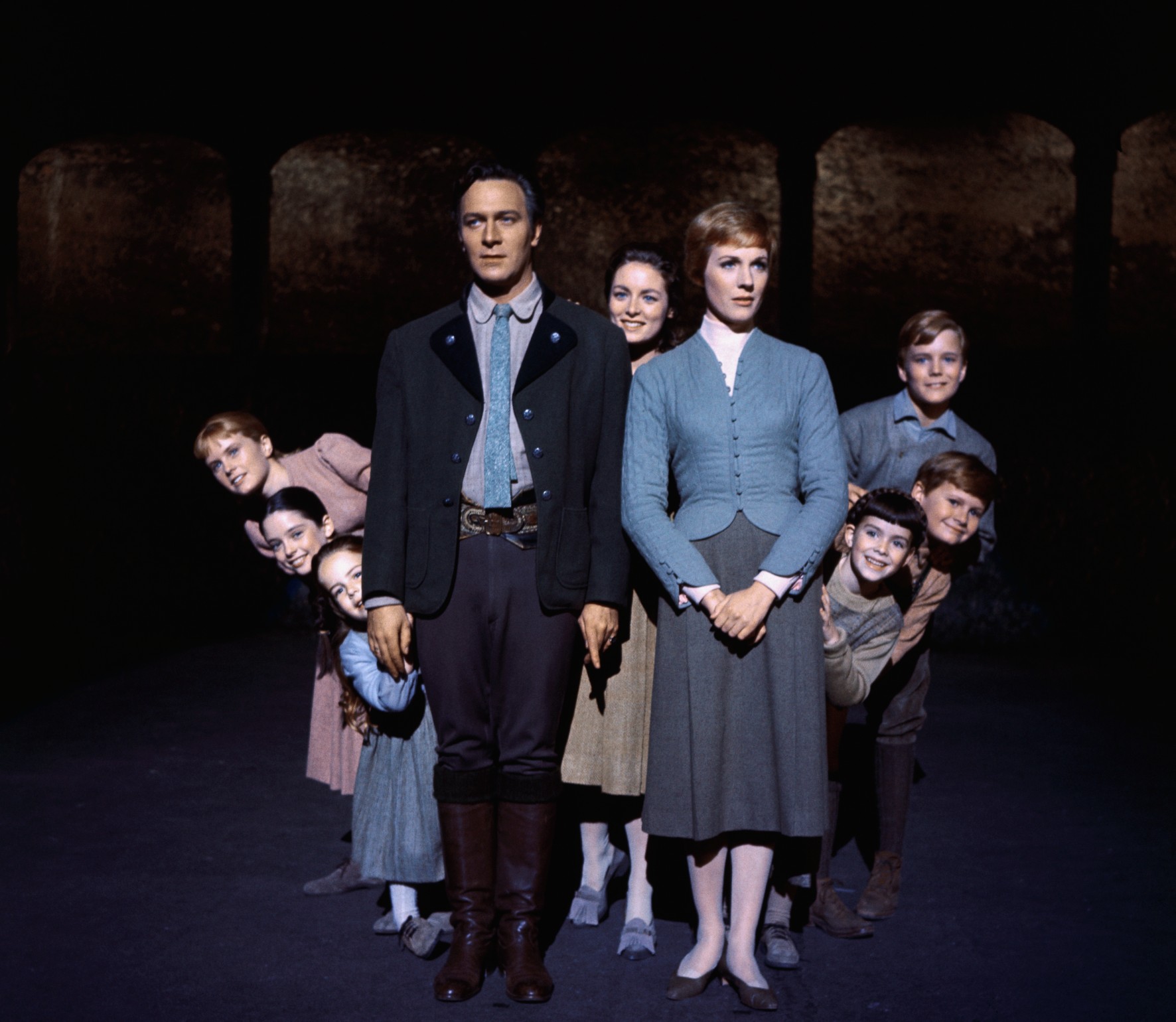 Η Julie Andrews και ο Christopher Plummer με τα κινηματογραφικά παιδιά τους, στην ταινία Η Μελωδία της Ευτυχίας (The Sound of Music).