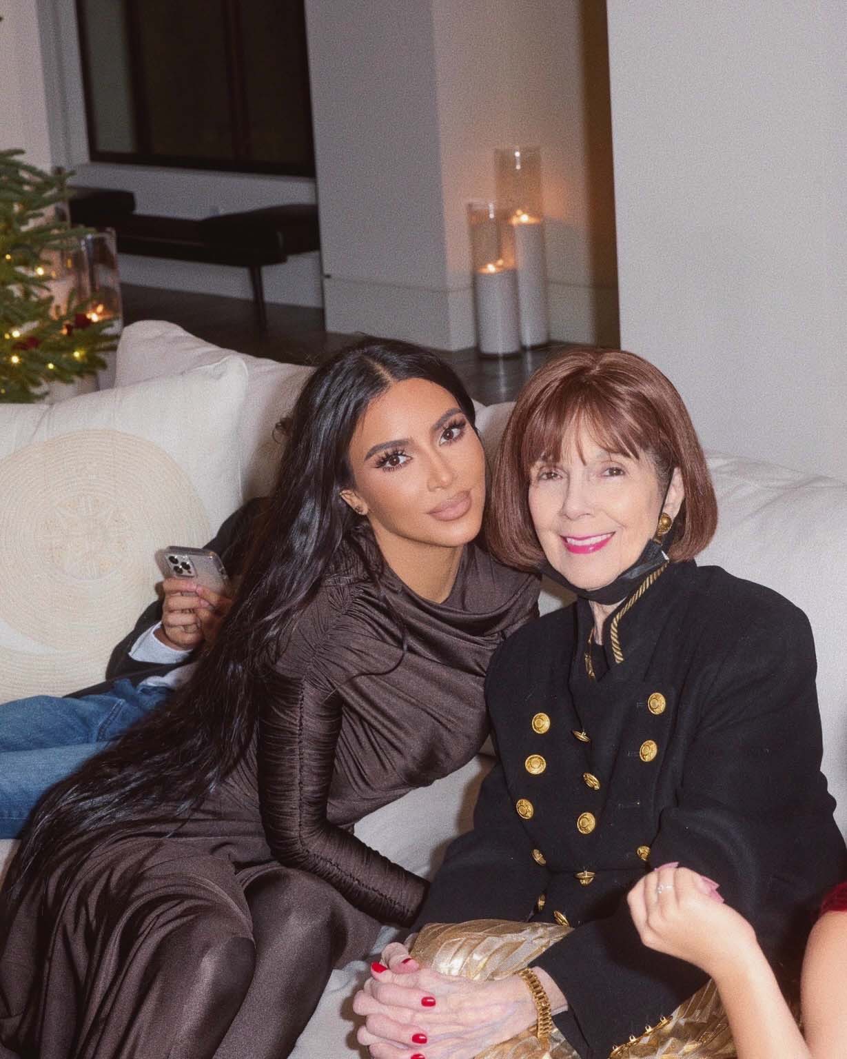 H Kim Kardashian με τη γιαγιά της.