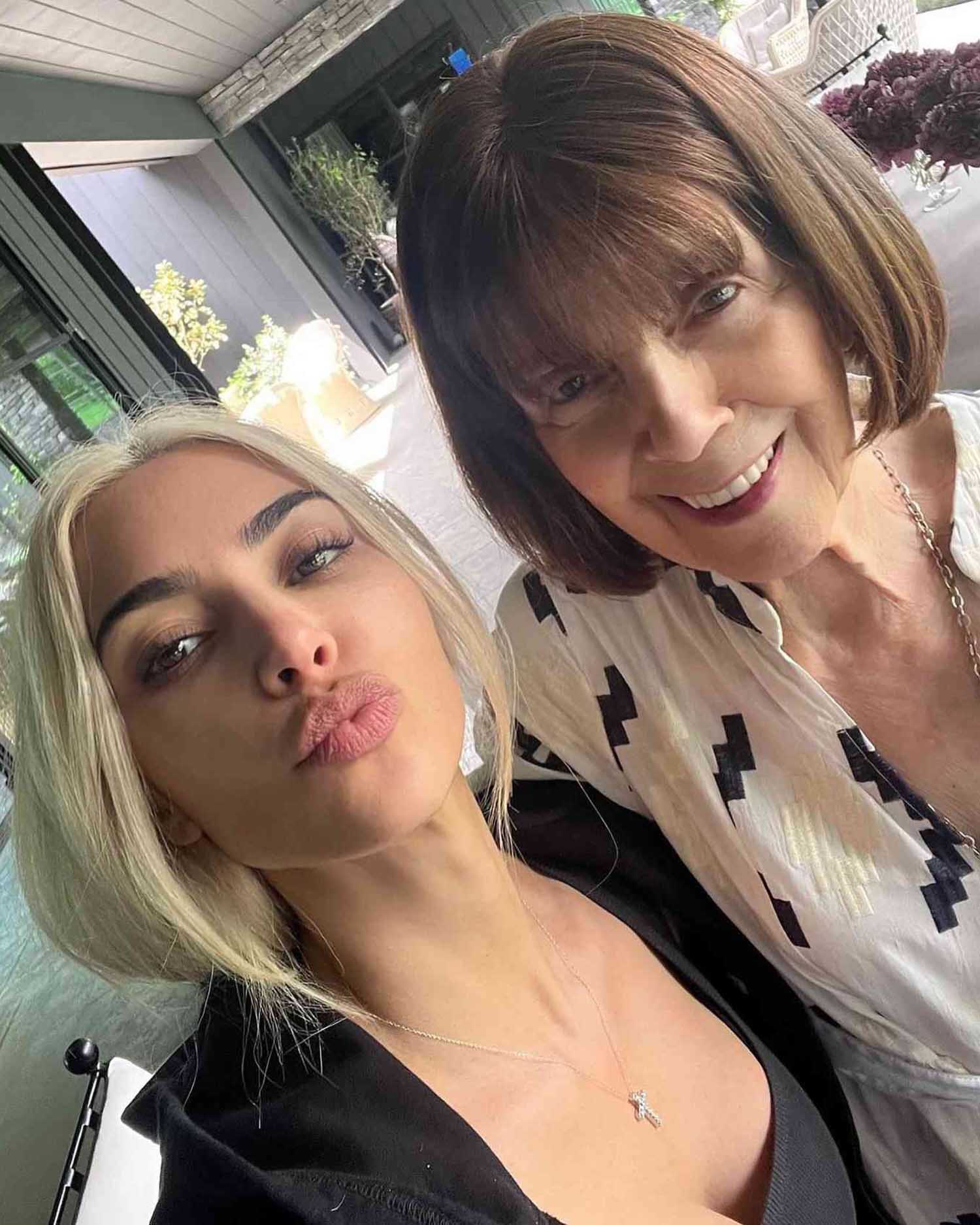 H Kim Kardashian με τη γιαγιά της.