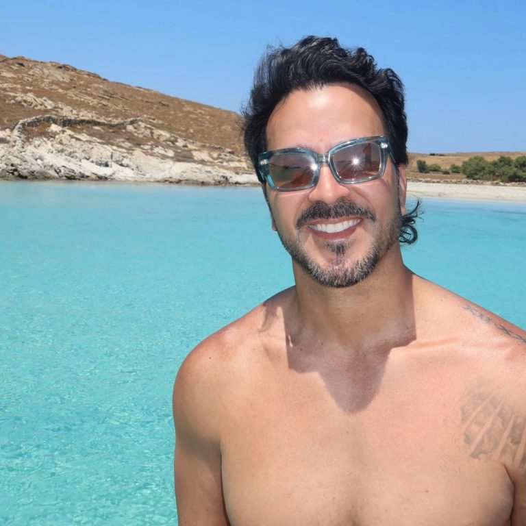Ο Luis Fonsi για διακοπές σε Ρήνεια και μύκονο