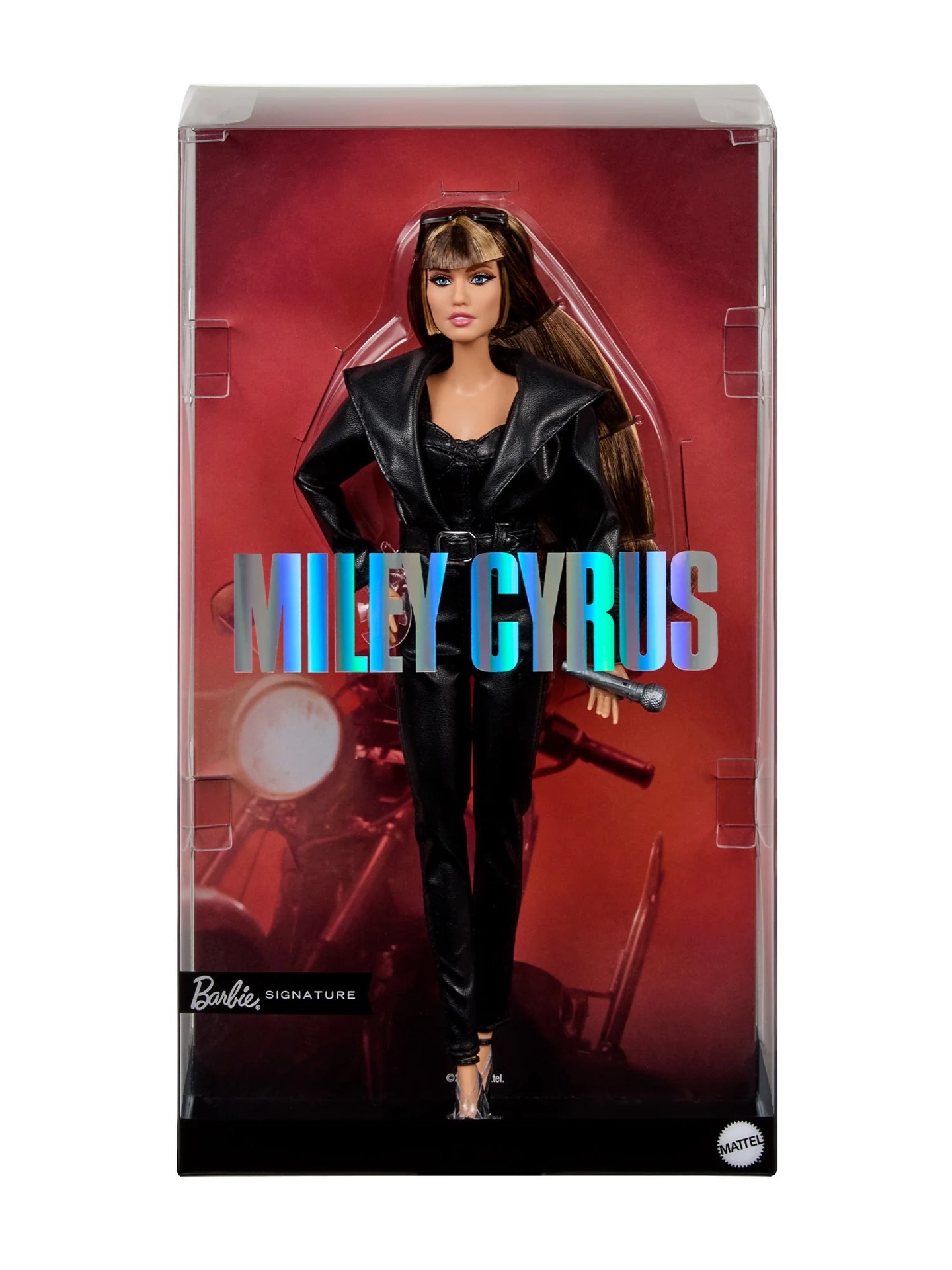 Η συλλεκτική κούκλα Barbie Signature Miley Cyrus είναι ήδη διαθέσιμη στα φυσικά καταστήματα λιανικής πώλησης παιχνιδιών, καθώς και για online αγορές