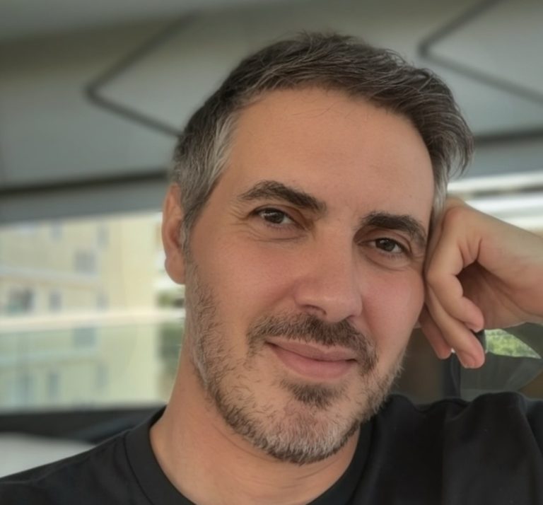 Ο Μιχάλης Χατζηγιάννης