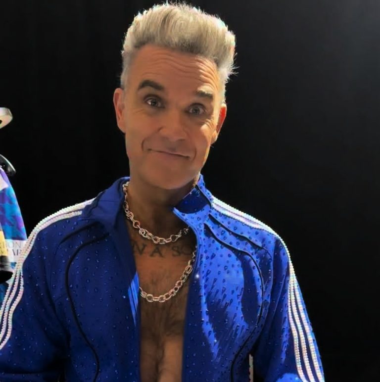 Ο Robbie Williams στον τελικό του Μουντιάλ με μπλε φόρμα